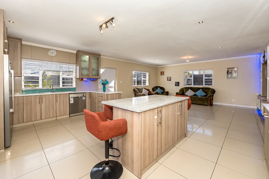 4 Bedroom Property for Sale in Grassy Park Western Cape